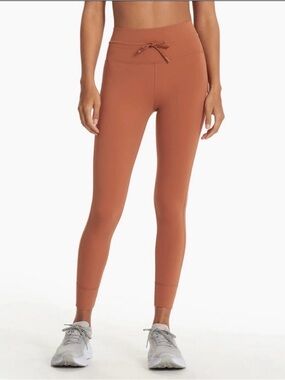 Like new! VUORI daily leggings. Size small.
